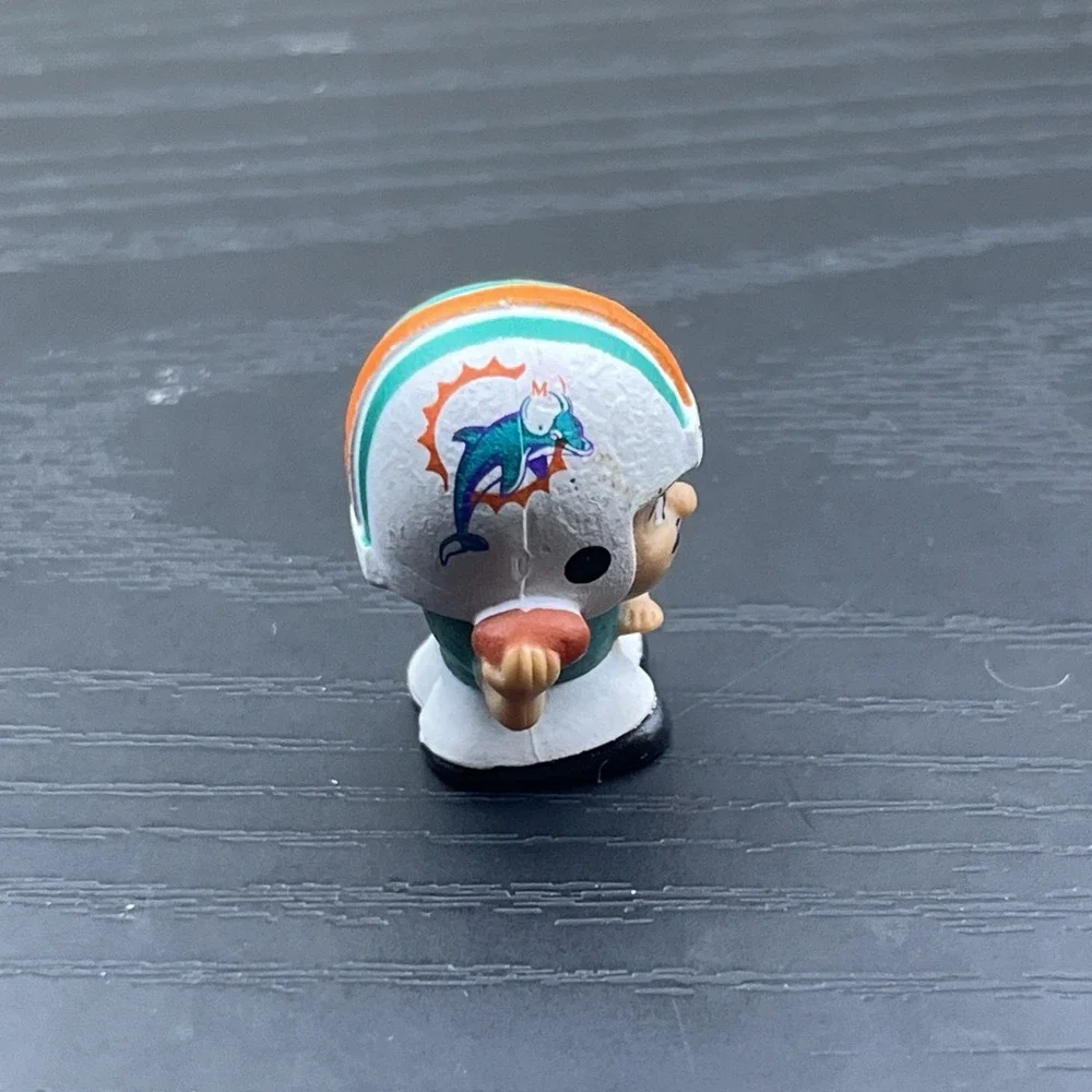 TeenyMates Legends Series Miami Dolphins NFL Mini Figure Party Animal